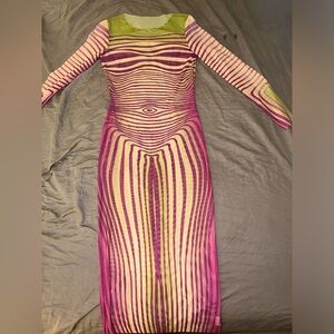 BRAND NEE never worn women’s dress large but can fit a medium or large